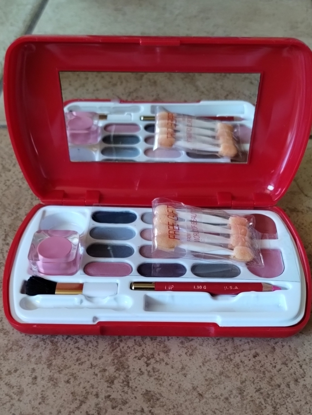Vintage Makeup Set